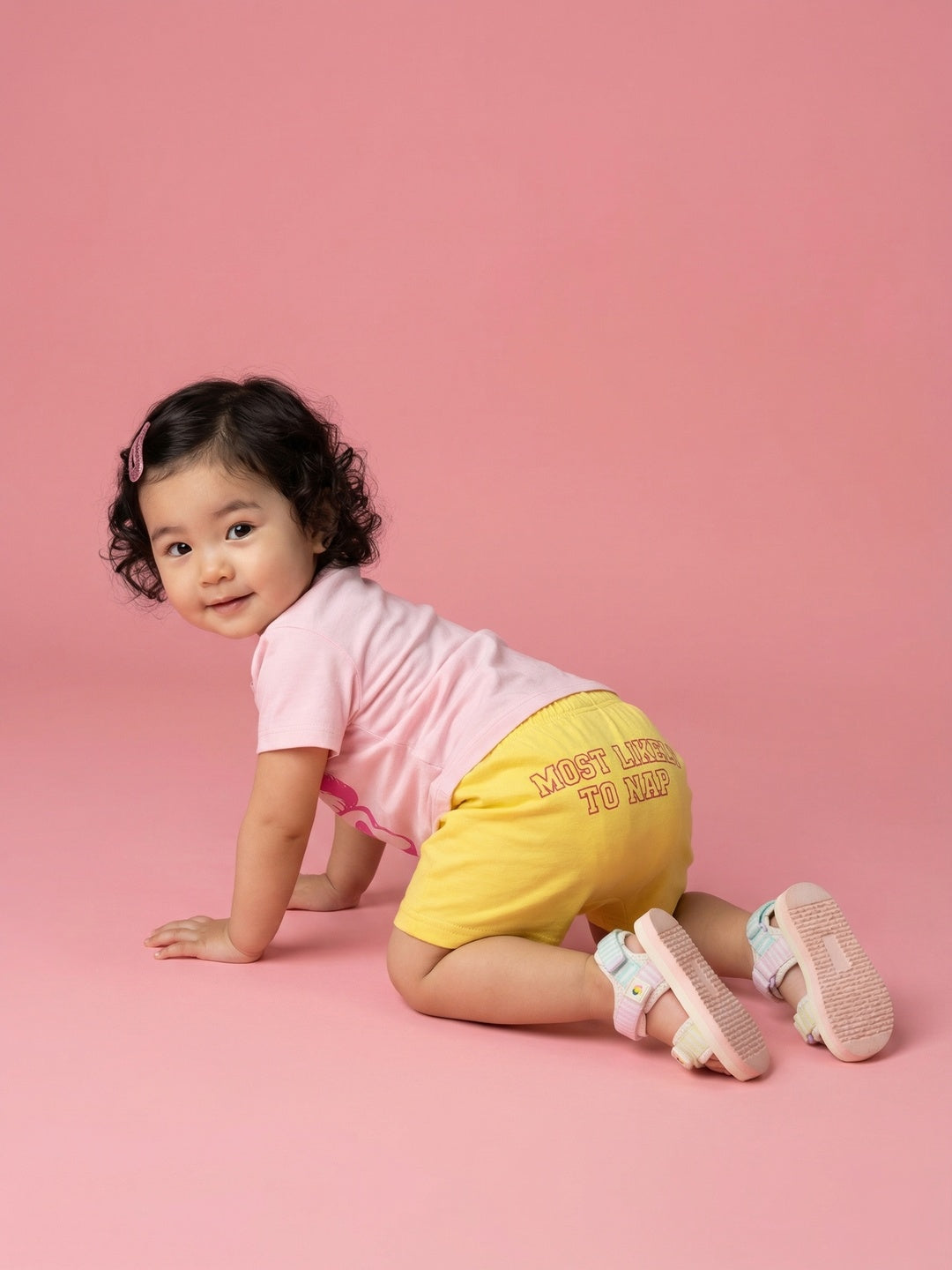 Nautinati Baby Girls Minnie Mouse Printed Regular Fit Round Neck T-shirt and Shorts Set