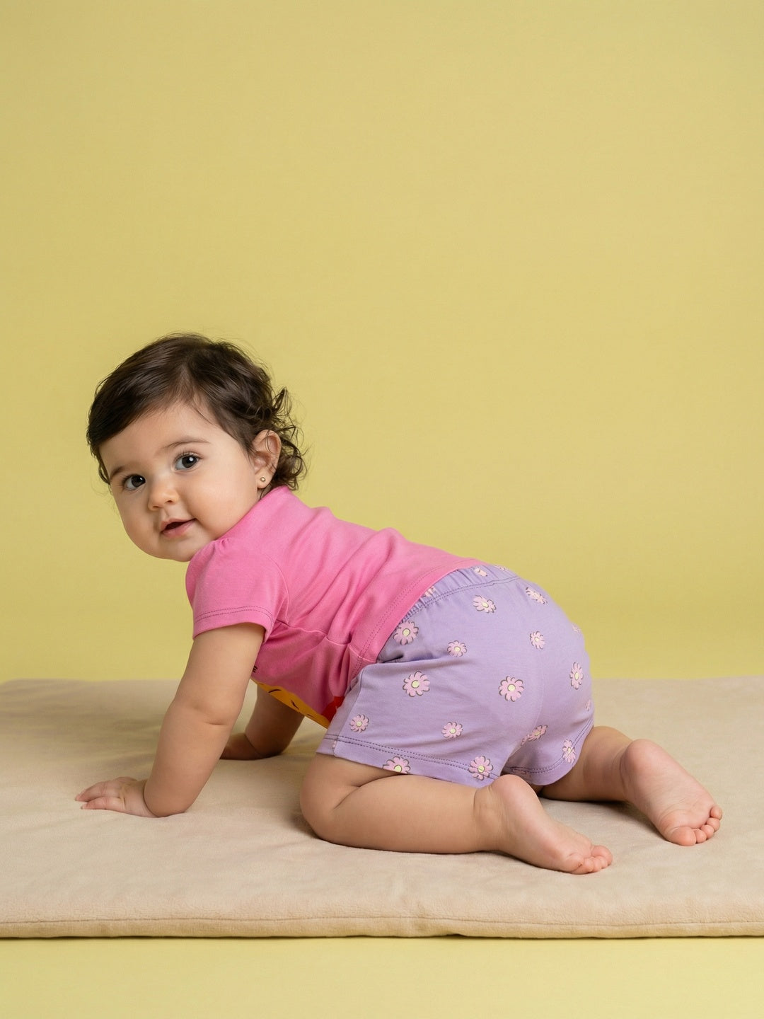 Nautinati Baby Girls Winnie The Pooh Printed Regular Fit Round Neck T-shirt and Shorts Clothing Set