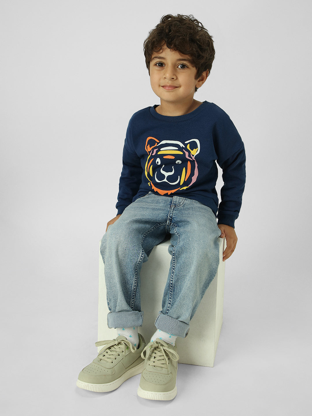 Boys Graphic Printed Round Neck Pullover Sweatshirt